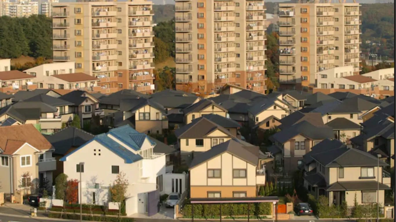 Flats vs Independent Houses: A Quiet Comparison